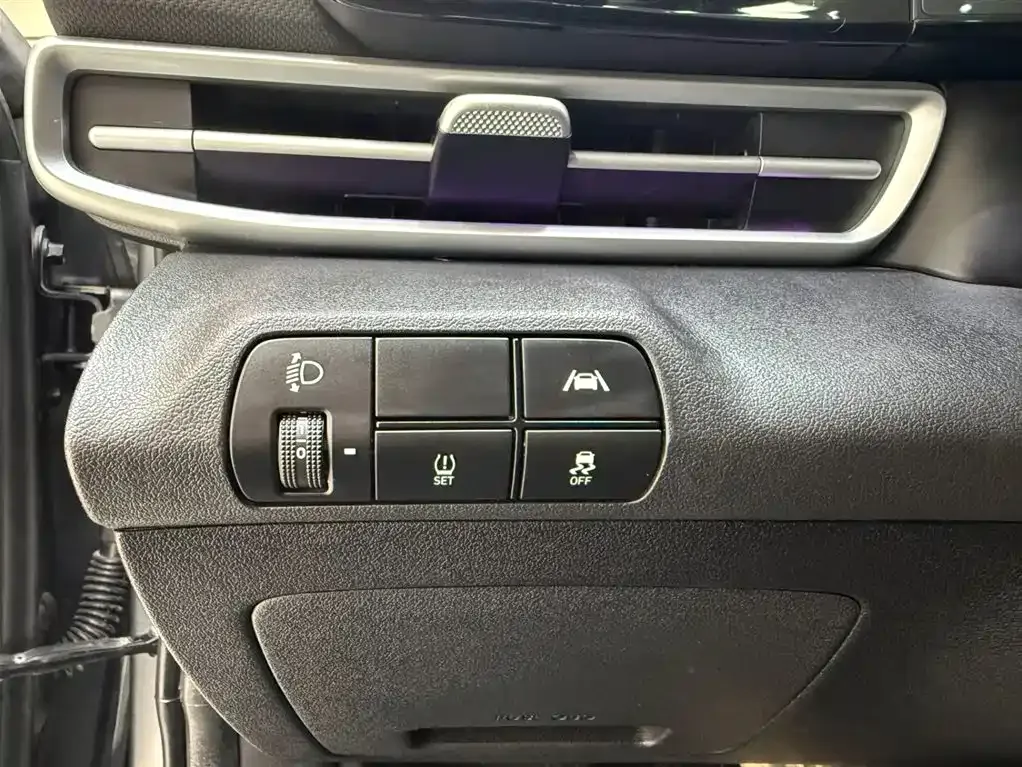 Hyundai Elantra — фото 4