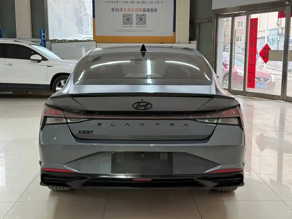 Hyundai Elantra — фото 3