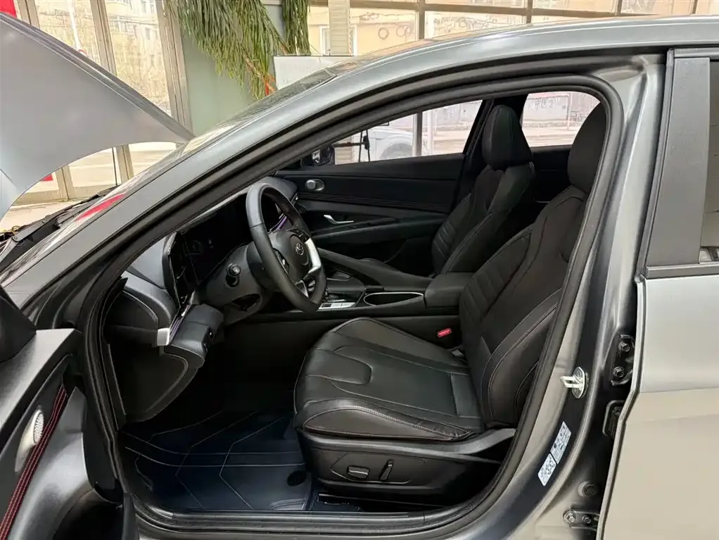Hyundai Elantra — фото 10