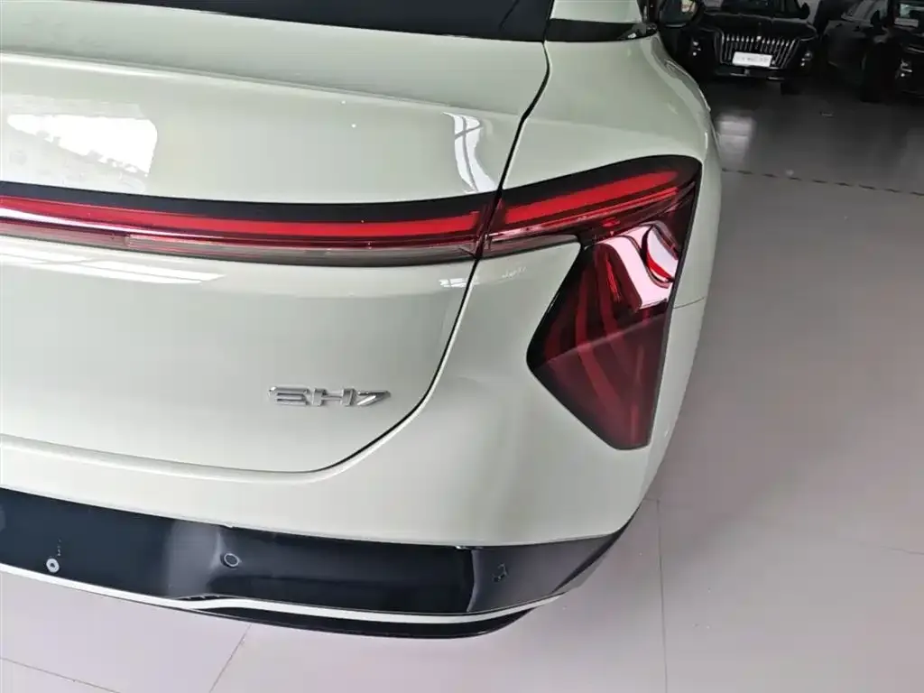 Hongqi EH7 2025 из CN, фото 10