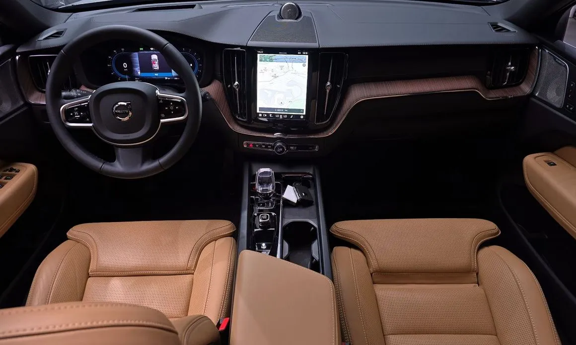 Volvo XC60 — фото 4