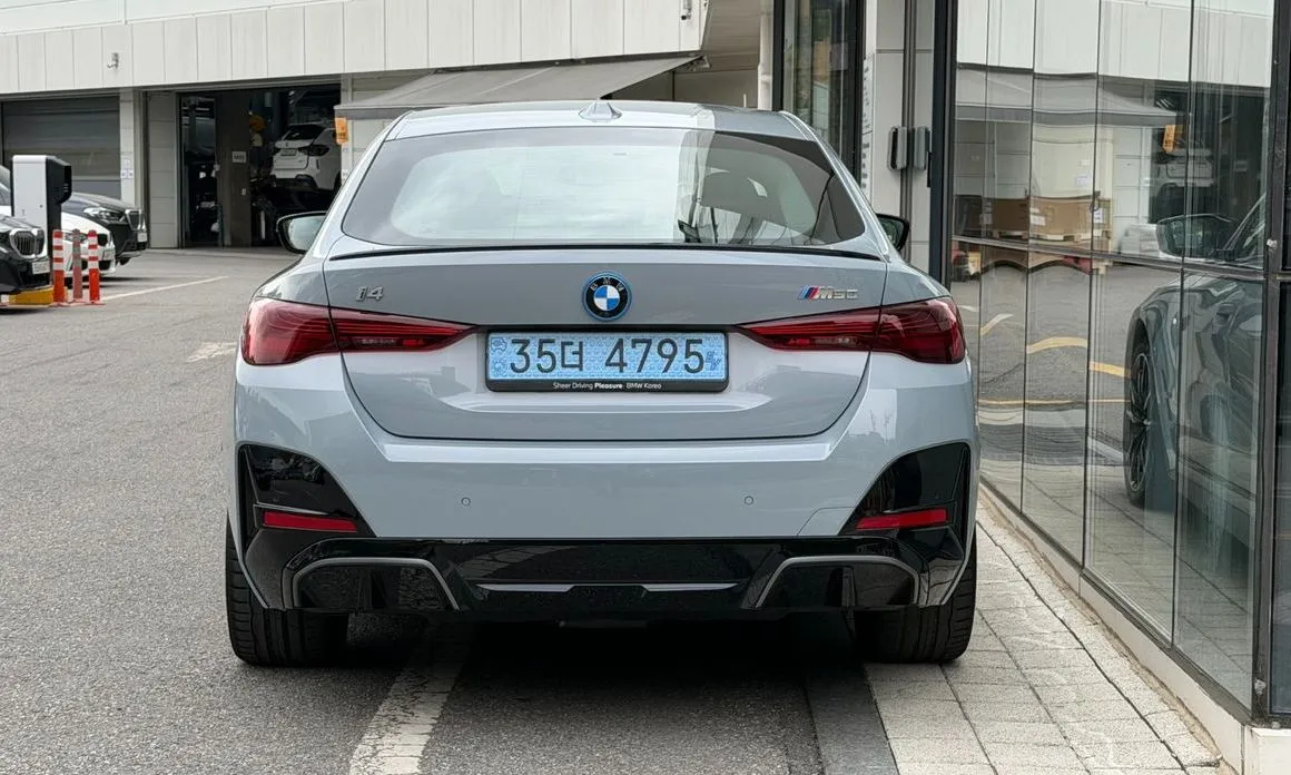 BMW i4 — фото 7