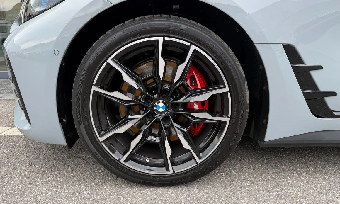 BMW i4 — фото 9