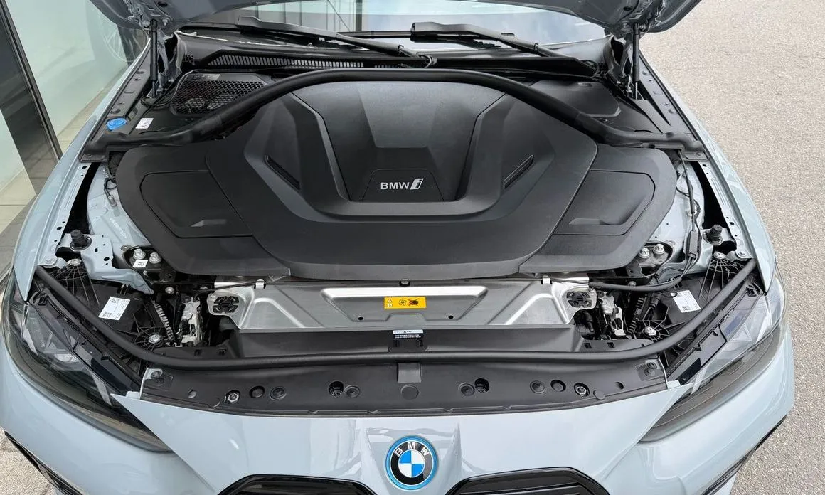 BMW i4 — фото 6