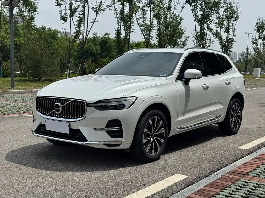Volvo XC60 — фото 1