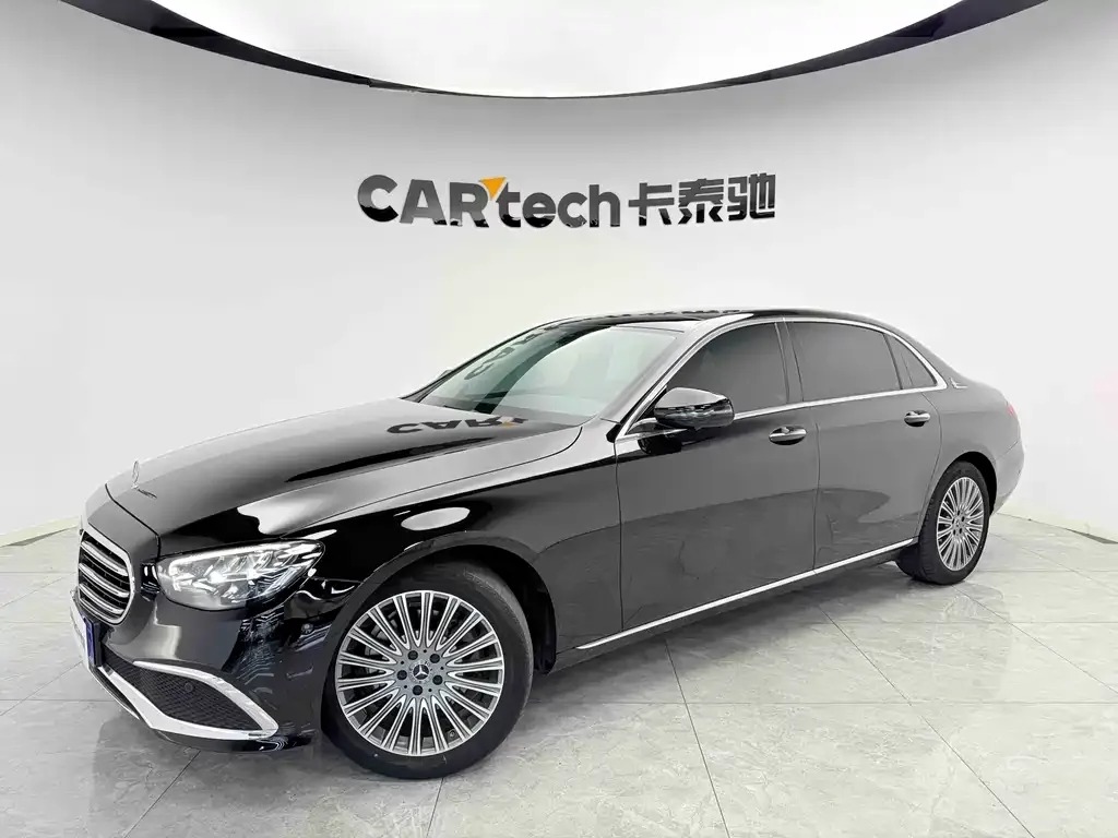 Mercedes-Benz E-Class — фото 1