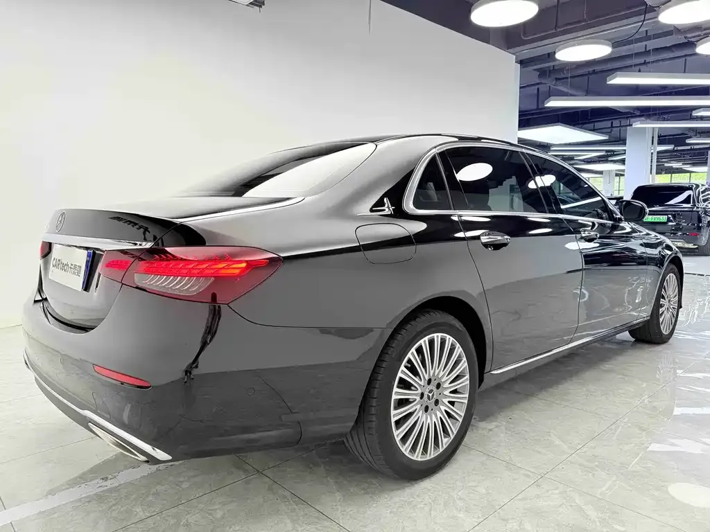 Mercedes-Benz E-Class — фото 6