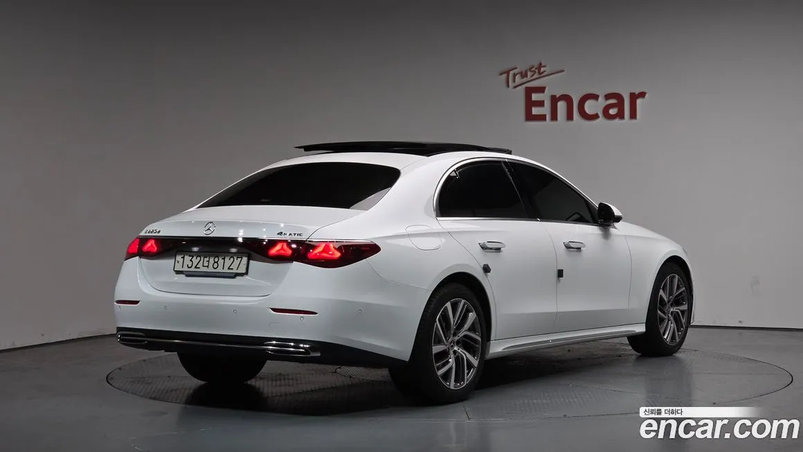 Mercedes-Benz E-Class — фото 3