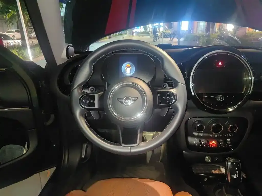 MINI Clubman — фото 9