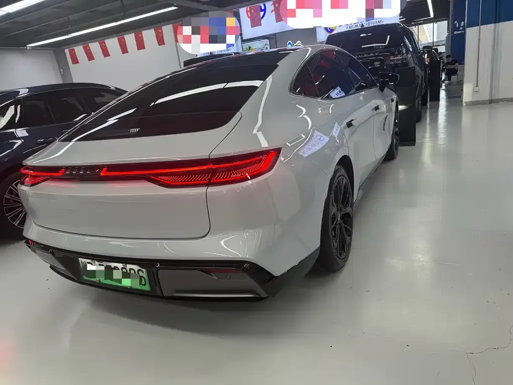 Geely Galaxy E8 — фото 5