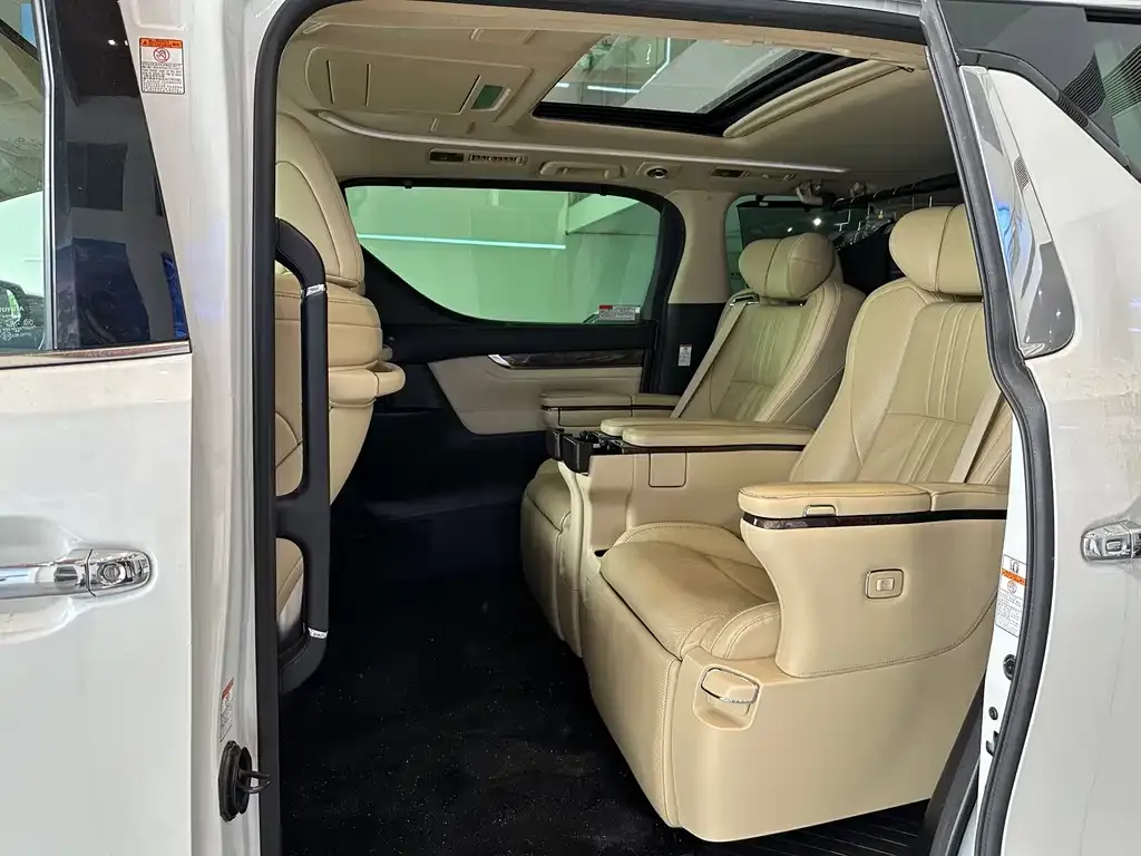 Toyota Vellfire 2022 из CN, фото 9