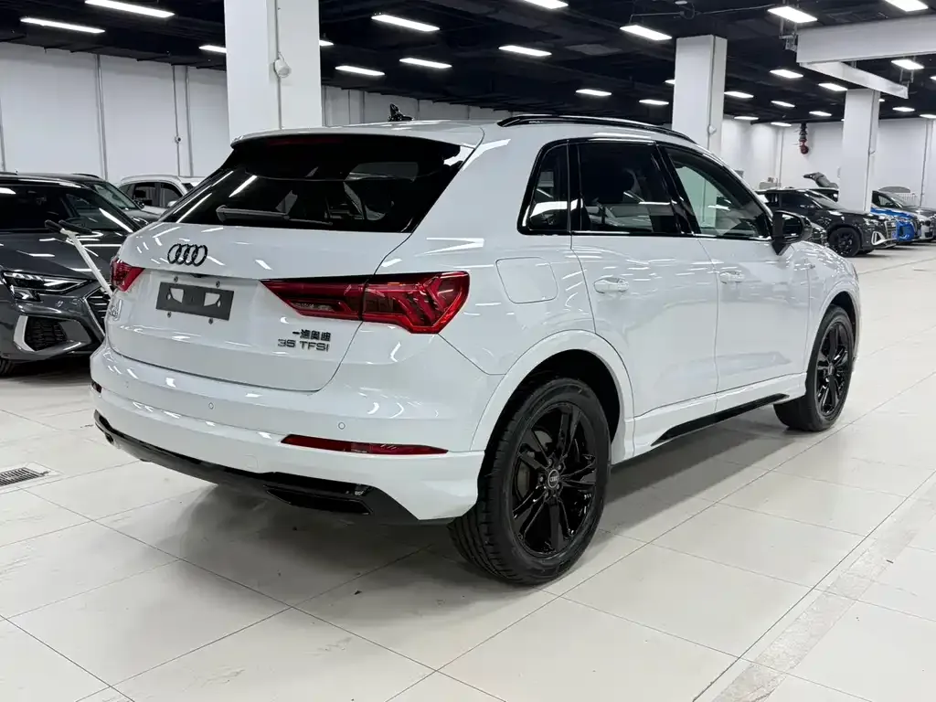 Audi Q3 — фото 7