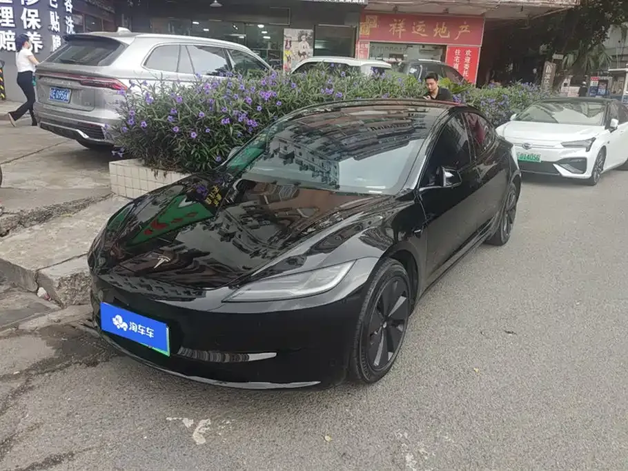 Tesla Model 3 — фото 1