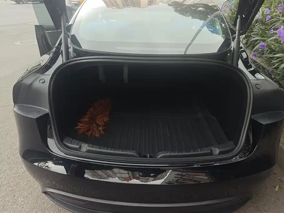 Tesla Model 3 — фото 4