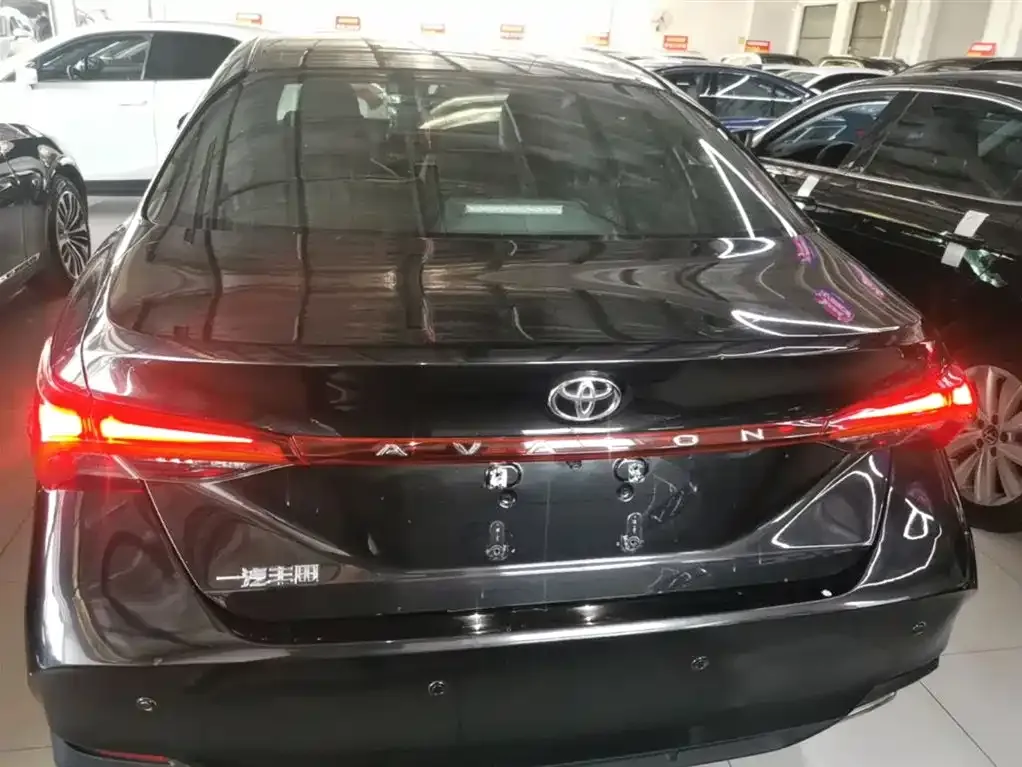 Toyota Avalon — фото 6
