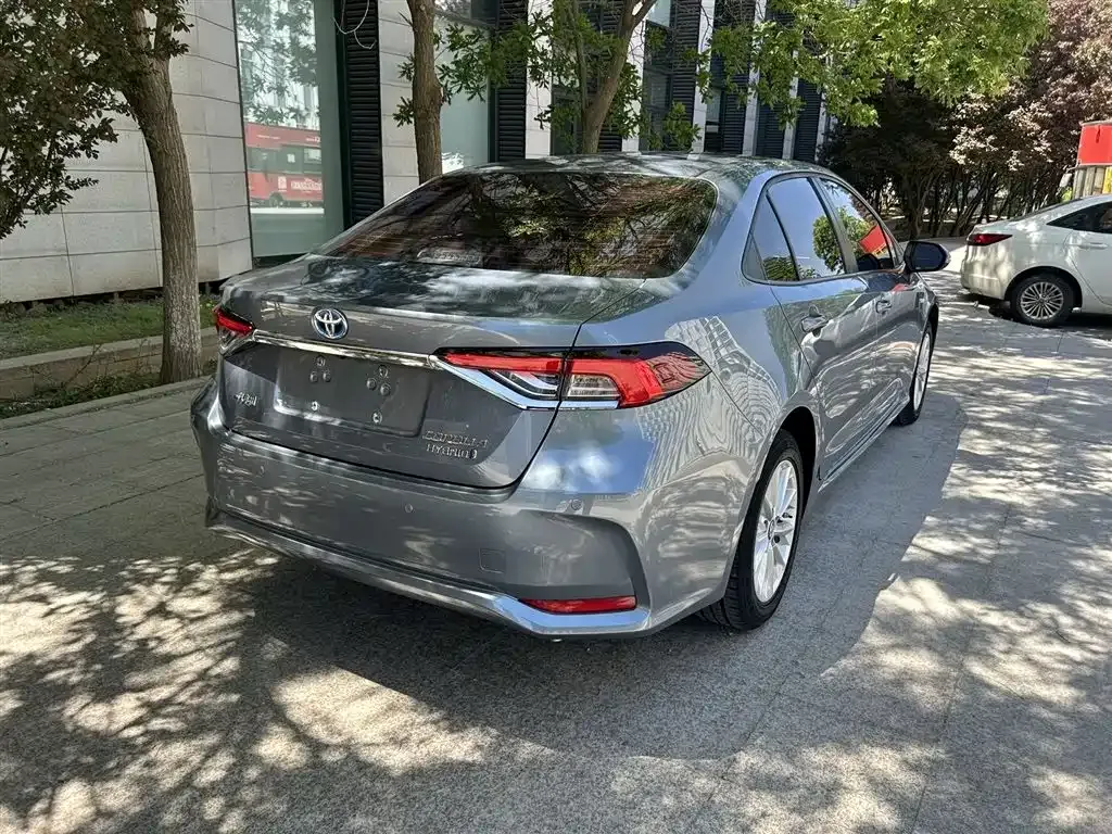 Toyota Corolla — фото 10
