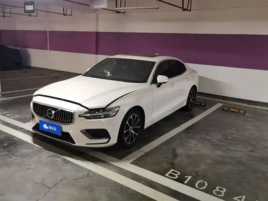 Volvo S60 — фото 1
