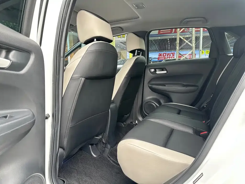 Honda Fit — фото 8