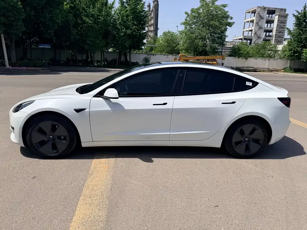 Tesla Model 3 — фото 4