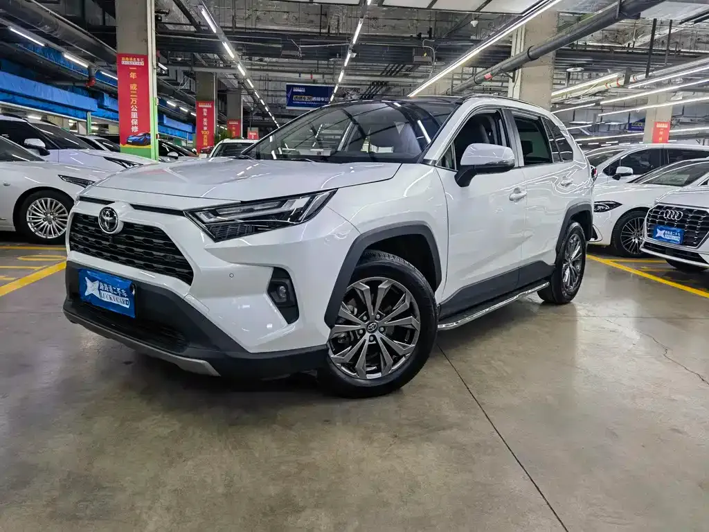 Toyota RAV4 — фото 1