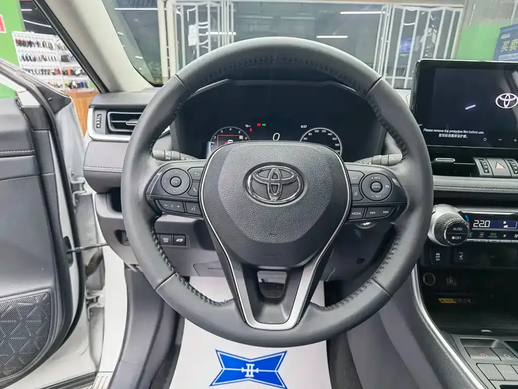 Toyota RAV4 — фото 3