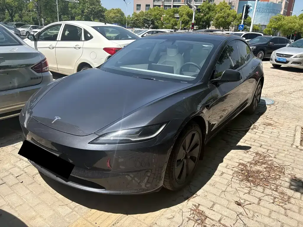 Tesla Model 3 — фото 1