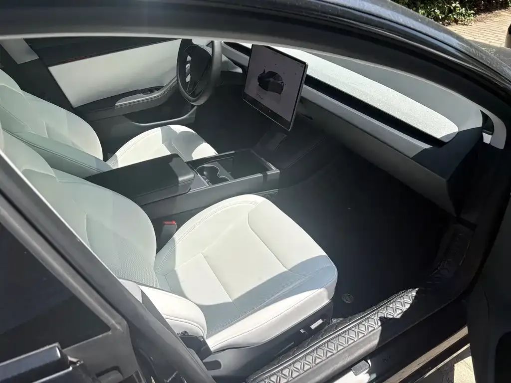 Tesla Model 3 — фото 2