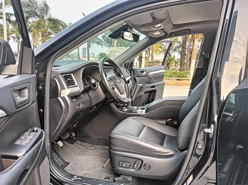 Toyota Highlander — фото 10