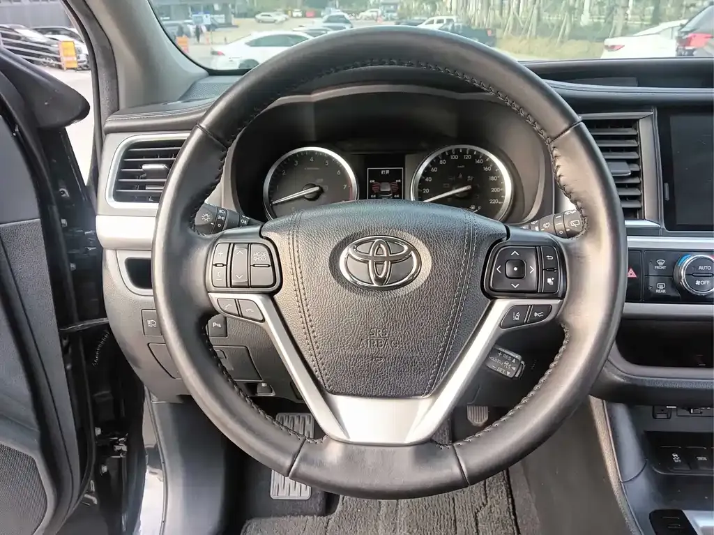 Toyota Highlander — фото 5