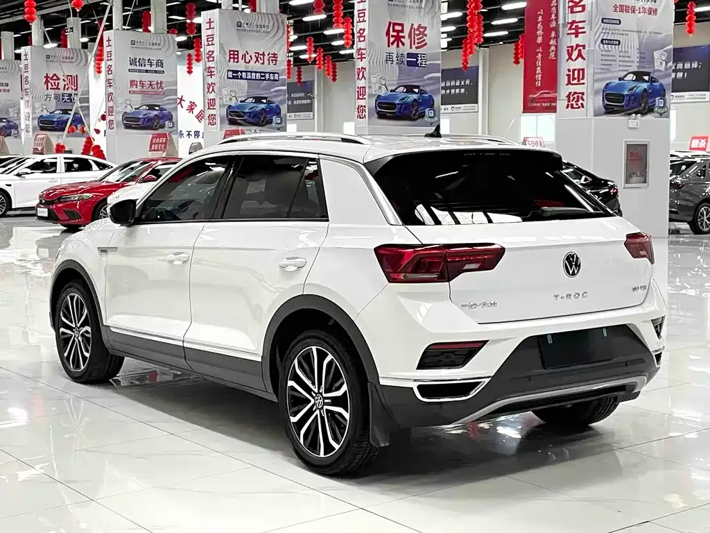 Volkswagen T-Roc — фото 10