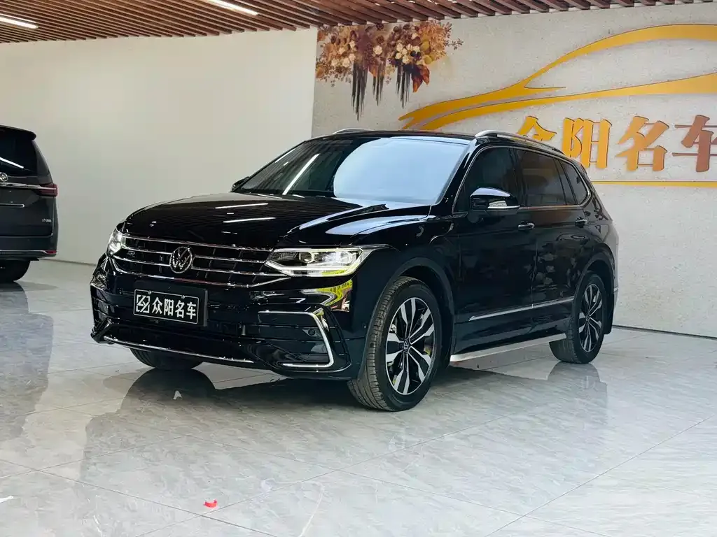 Volkswagen Tiguan L — фото 1