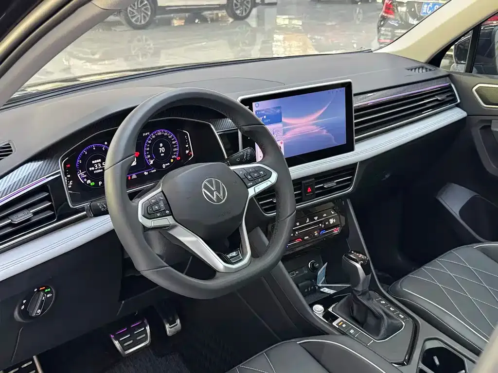 Volkswagen Tiguan L — фото 10
