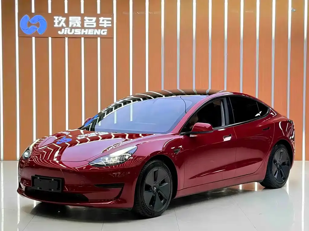 Tesla Model 3 — фото 1