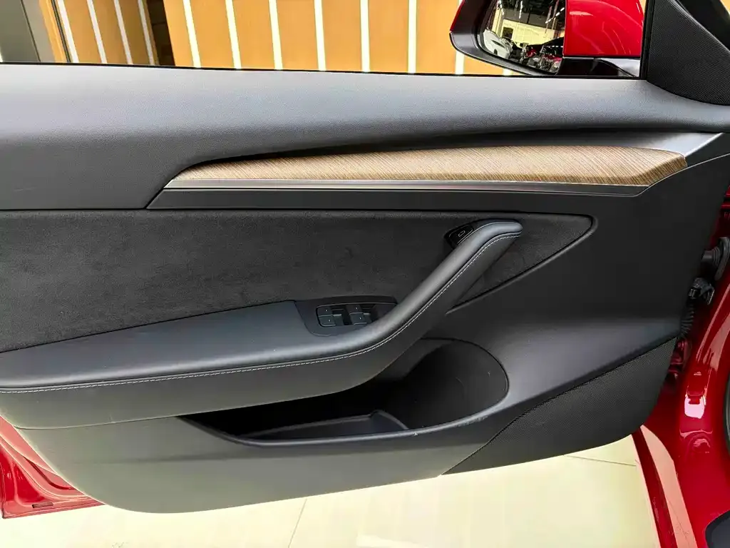 Tesla Model 3 — фото 4