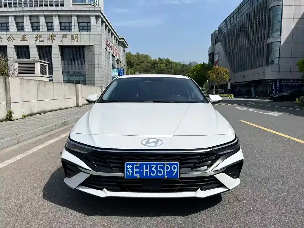 Hyundai Elantra — фото 3