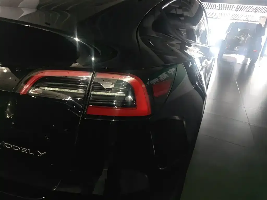 Tesla Model Y — фото 9