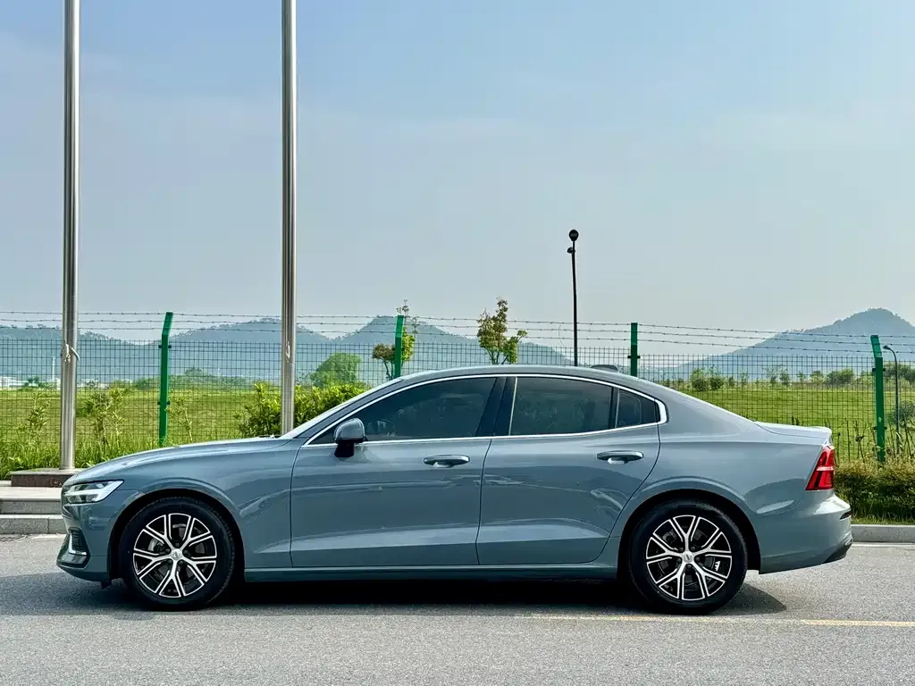 Volvo S60 — фото 3