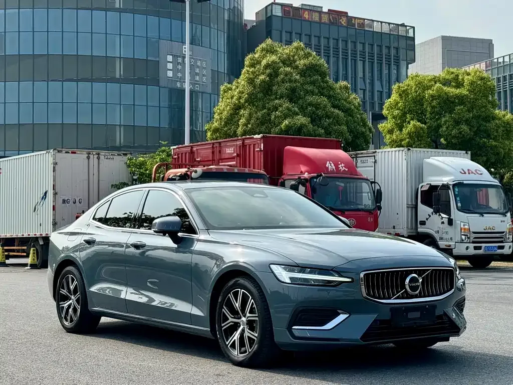 Volvo S60 — фото 9