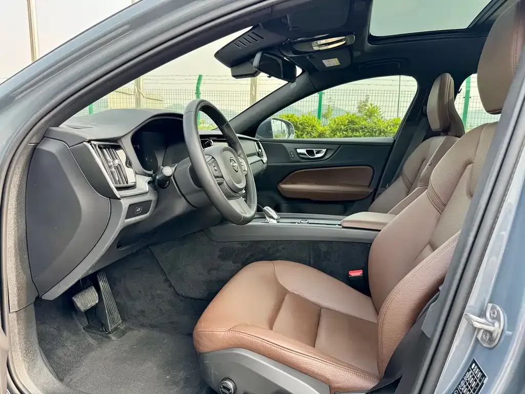 Volvo S60 — фото 10