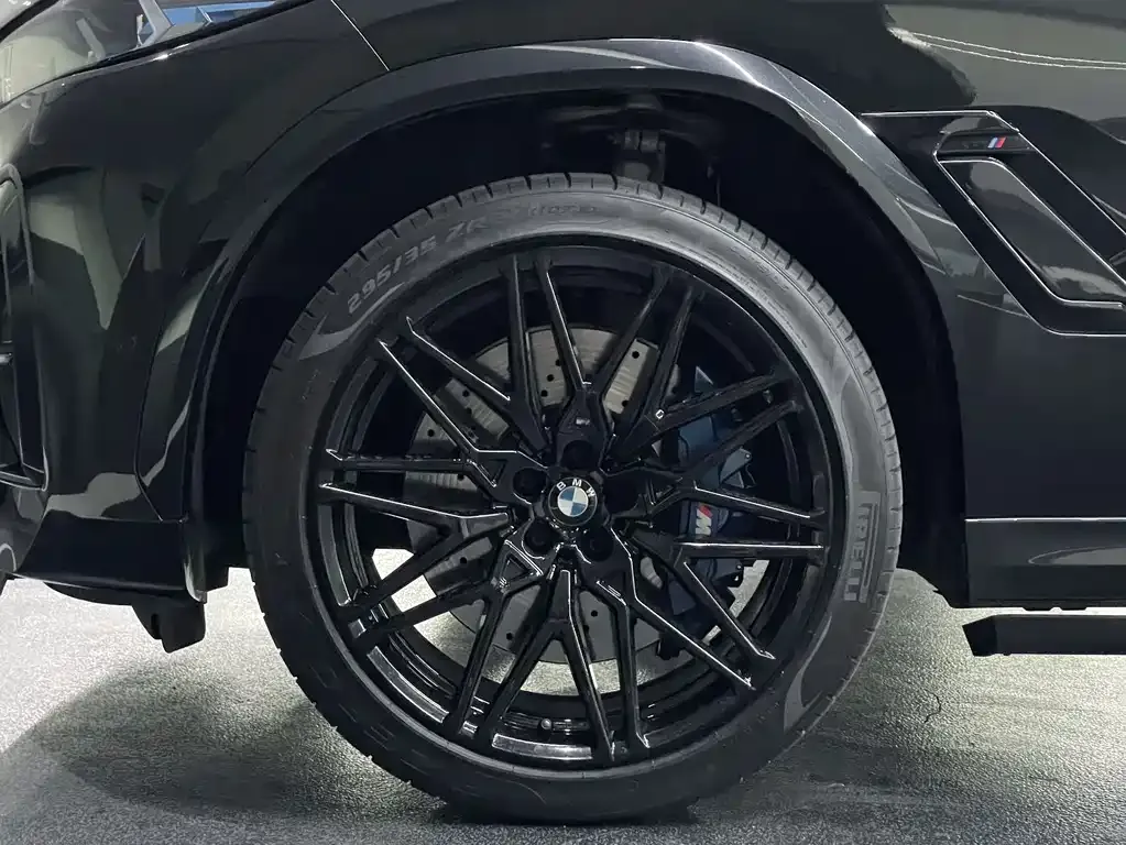 BMW X6 M 2023 из CN, фото 8