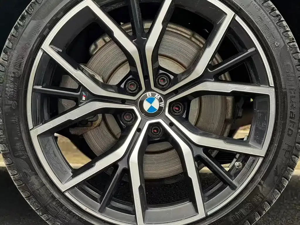 BMW 5 Series — фото 10