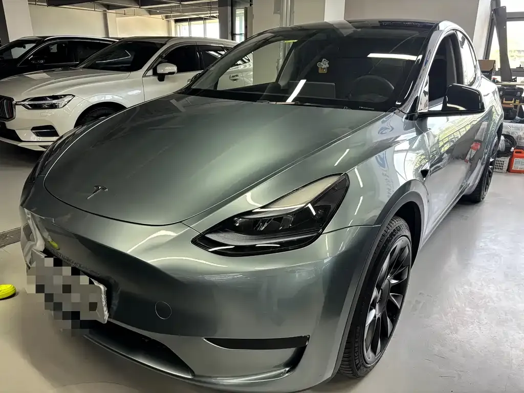 Tesla Model Y — фото 1