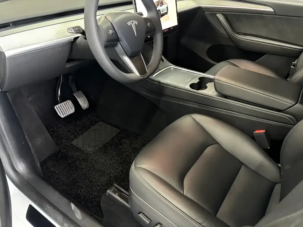 Tesla Model Y — фото 4