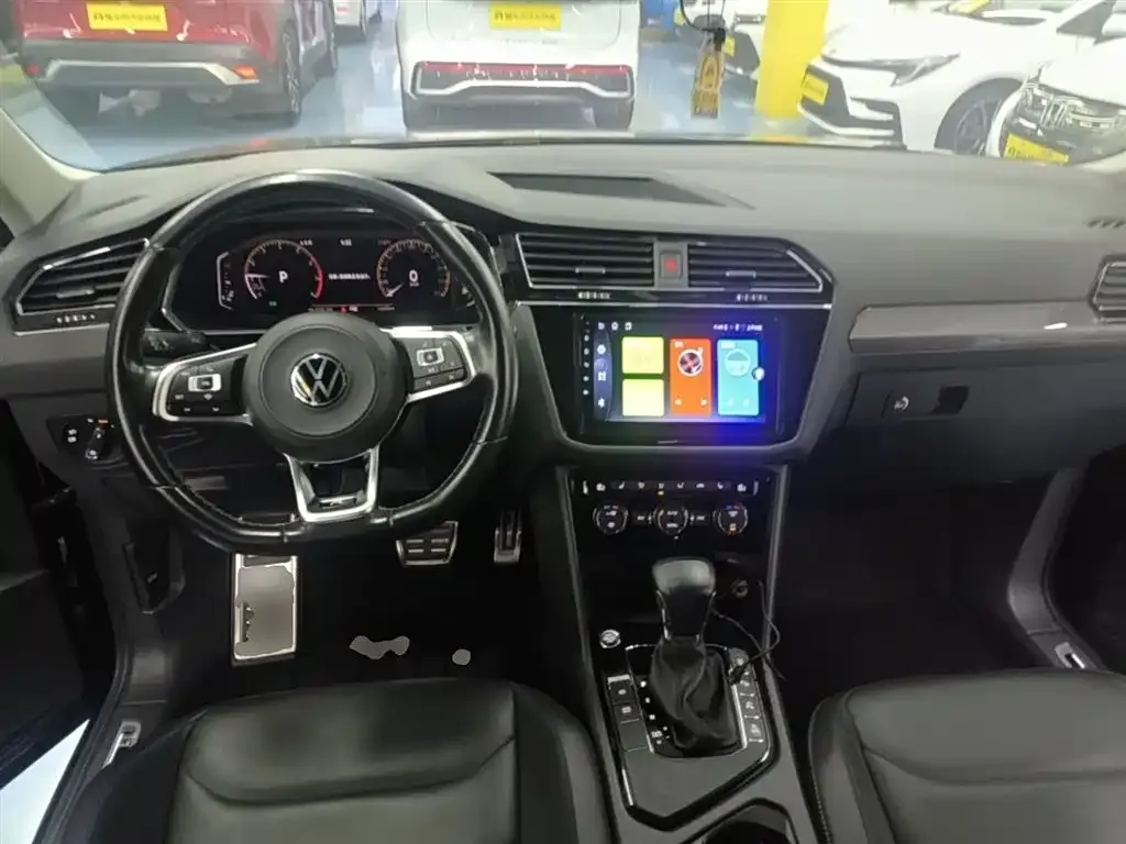 Volkswagen Tiguan L — фото 6