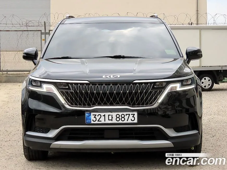 Kia Carnival 9-Seater Prestige 1