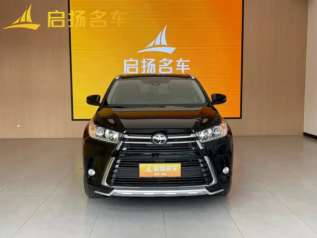 Toyota Highlander — фото 1