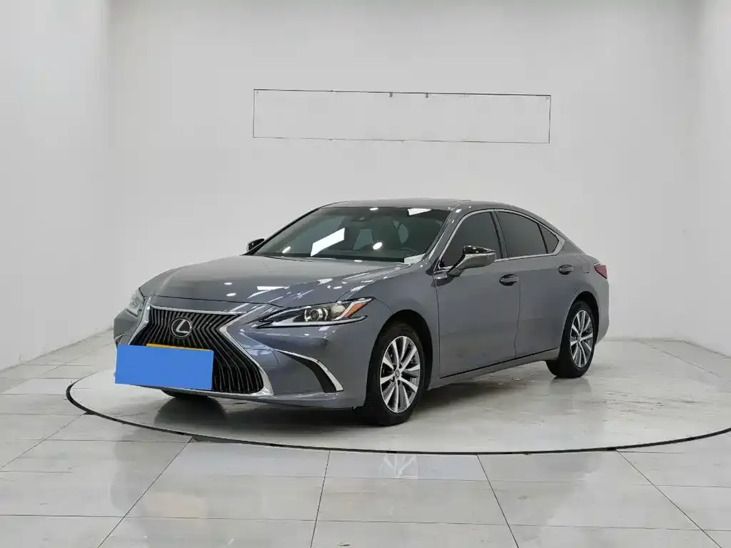 Lexus ES — фото 1