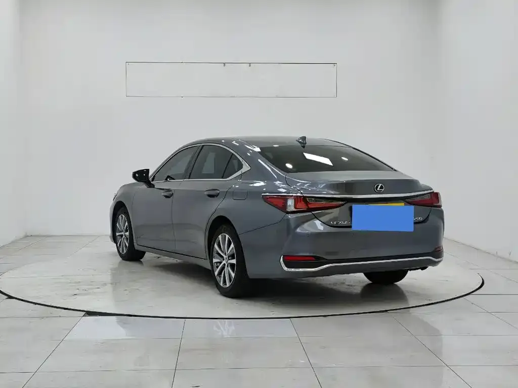 Lexus ES — фото 4
