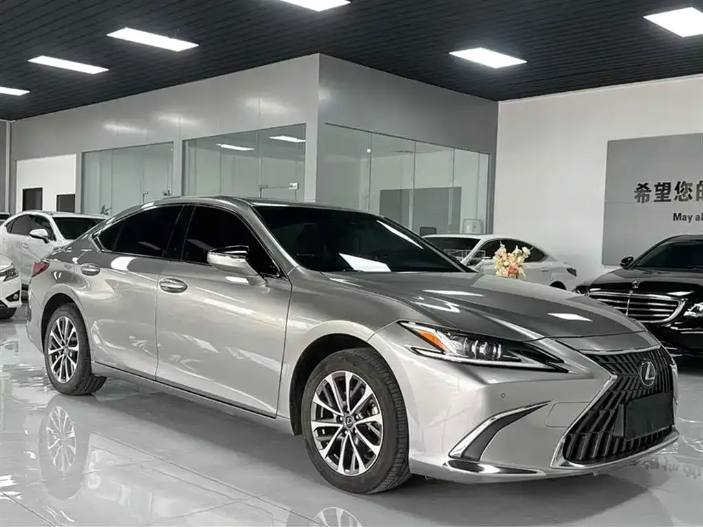 Lexus ES — фото 8