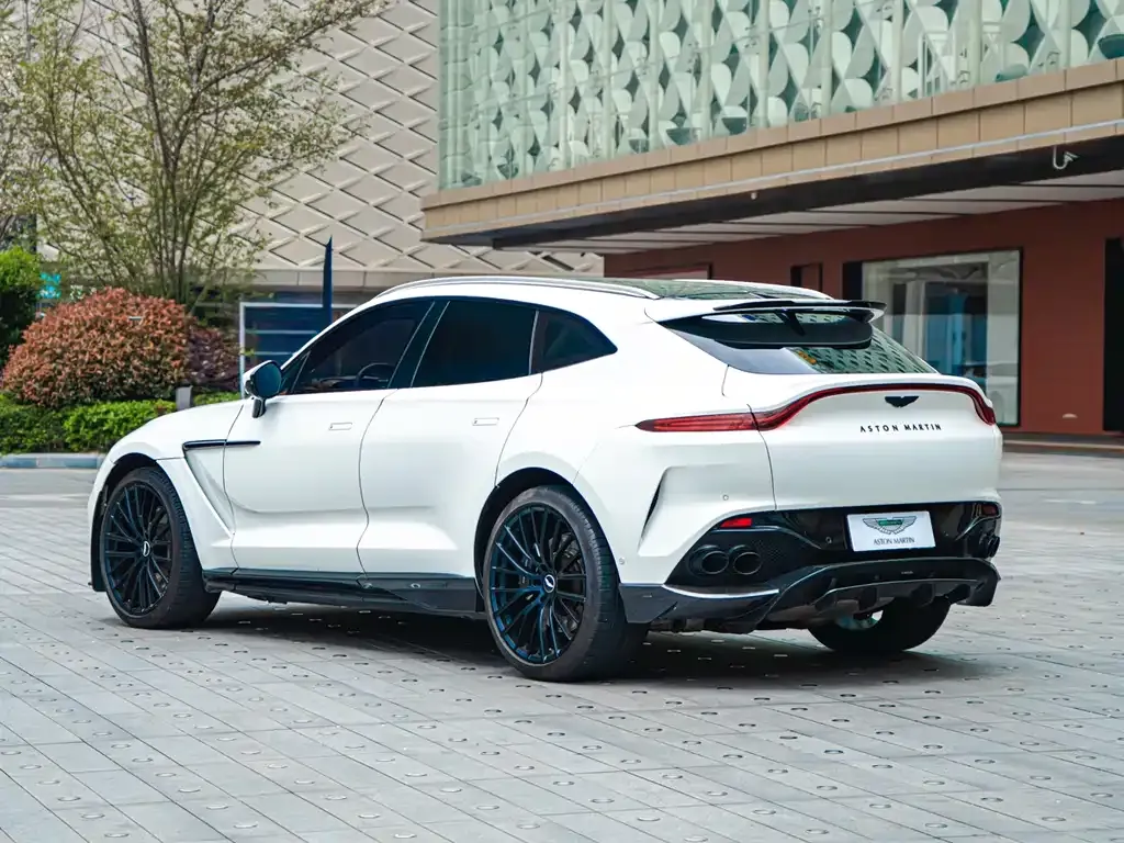 Aston Martin DBX — фото 5